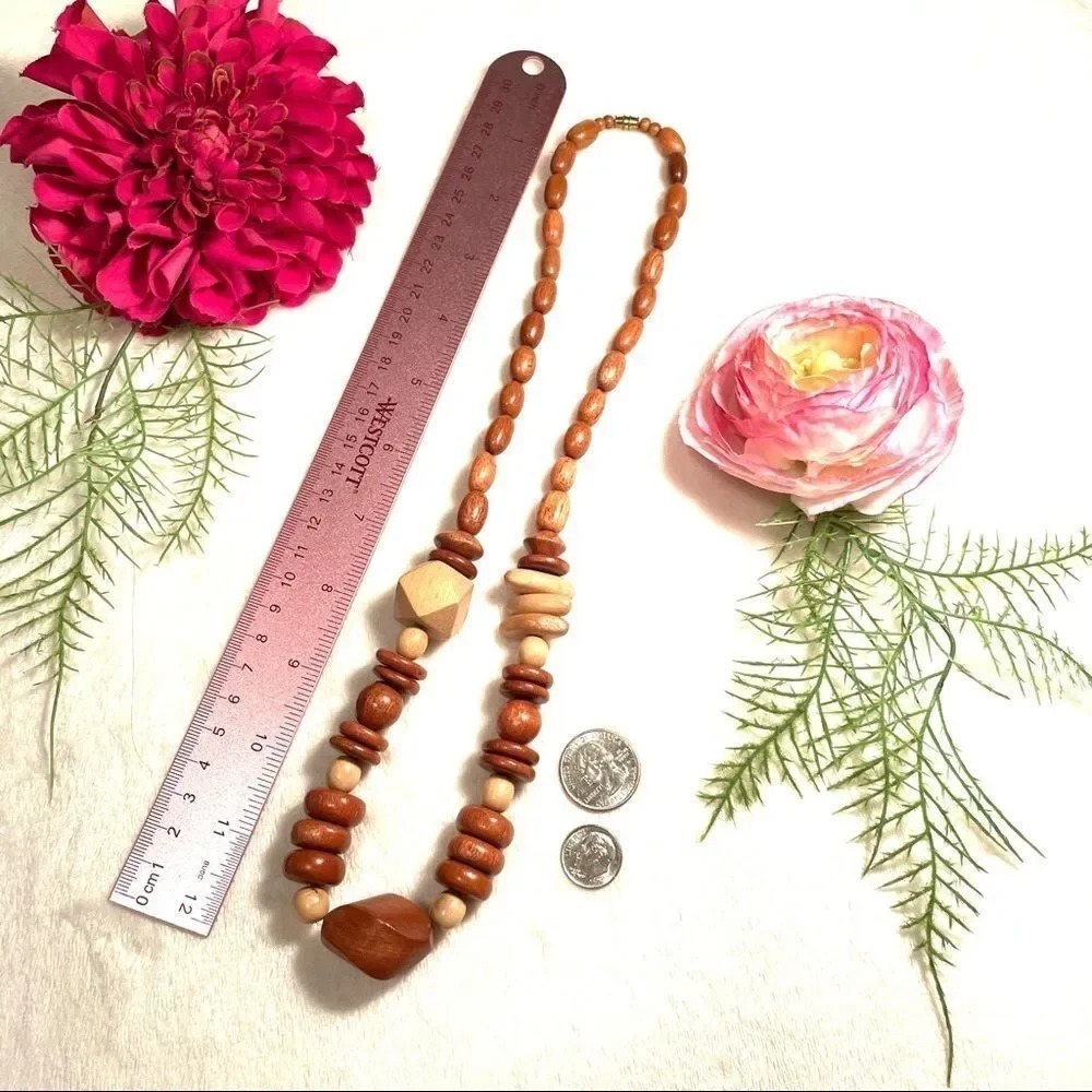 VINTAGE⚜️RETRO Wooden Geometric Beaded Necklace